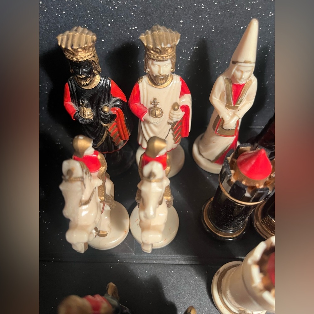 Vintage CAMELOT Chess Set with black & Cream Pieces with red velvet bottoms ! 👑👑 - Picture 6 of 8